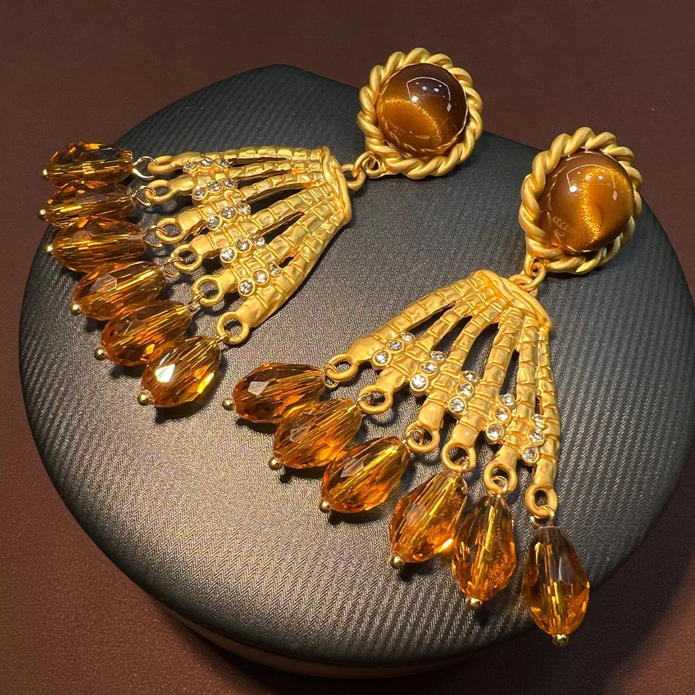 Maillard tiger's eye stone fan-shaped fringed earrings, niche vintage senior sense old money wind earrings wholesale