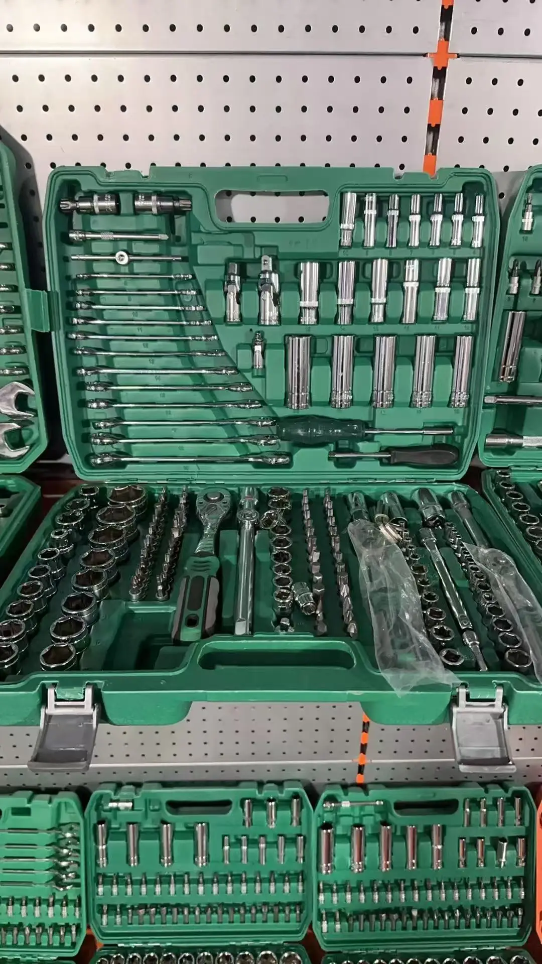 216-Piece DIY Auto Repair Tool Kit Hand Power Source Ratchet Wrench Set OEM Customized for Car Bike Garden Maintenance CR-V view 2