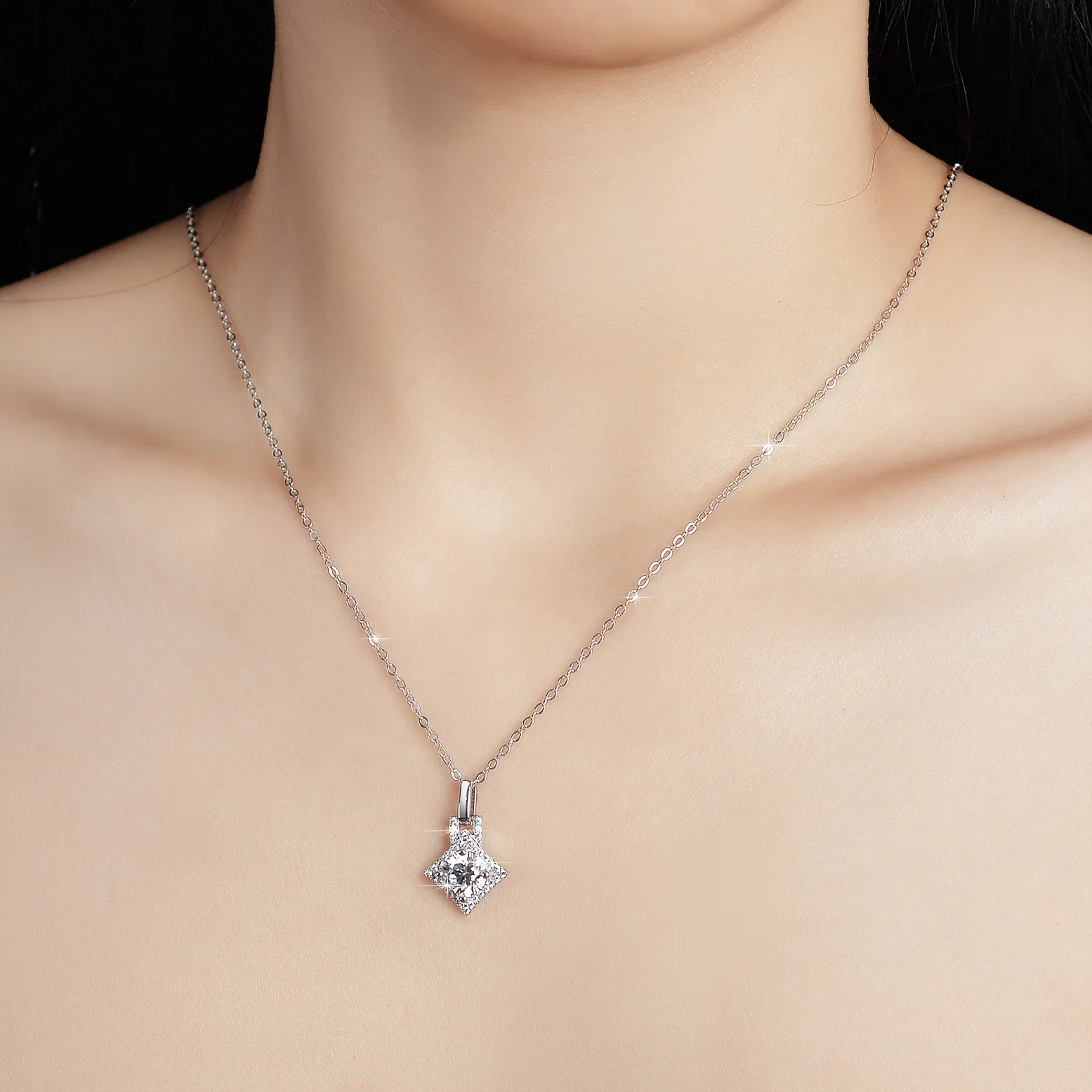 

Lumira Fashion Luxury Square Wrapped Pendant Platinum PT950 Necklace with 1-Carat Moissanite Diamond for Women Jewelry Gift