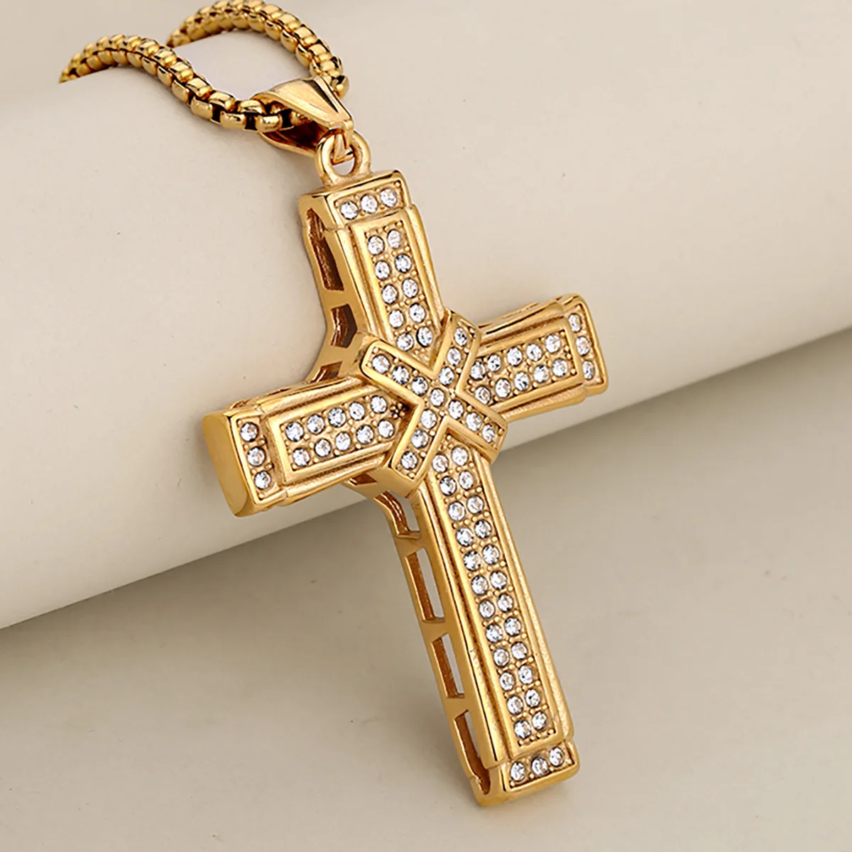

Luxury & Shiny Light Luxury Hip-Hop Full Diamond Stainless Steel Cross Pendant Necklace For Men And Women, Outfit Highlight