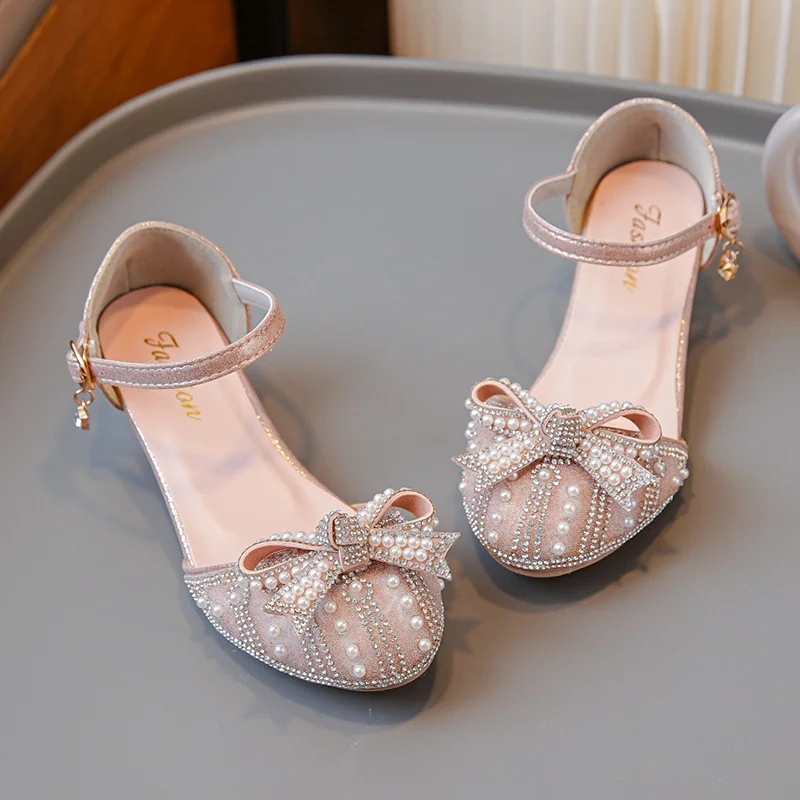 Baby Girls Princess Shoes Shiny Bow Stage Elegant Beaded Crystal Cute Kids Sandals Comfortable Catwalk Fashion Summer Students