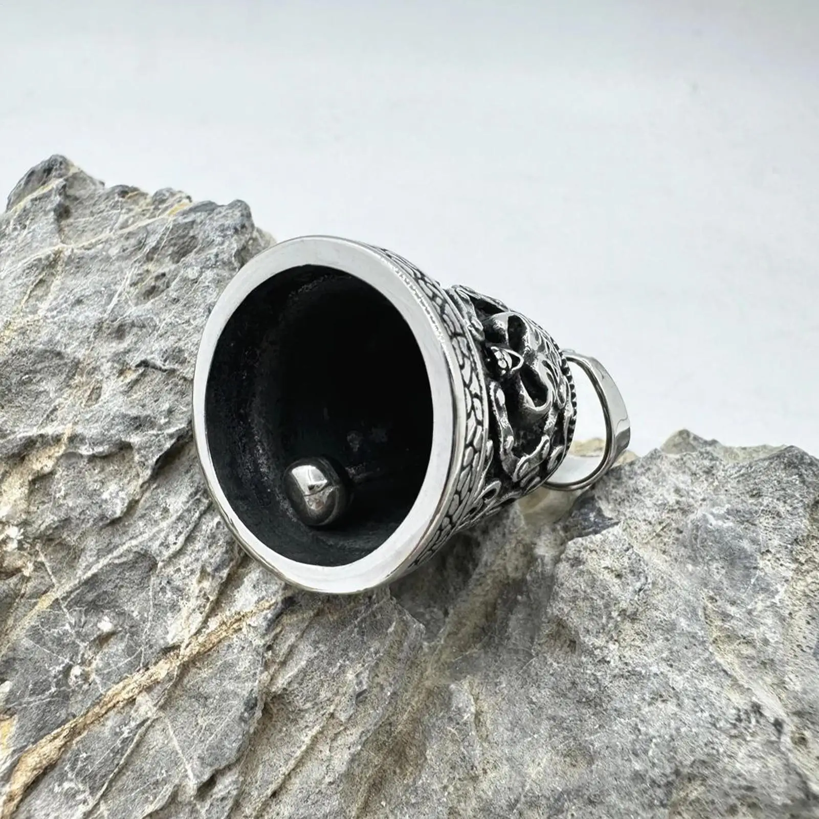 Skull Bell Charm Motorcycle Be - огляд і ціна Men'S Accessories Chain
