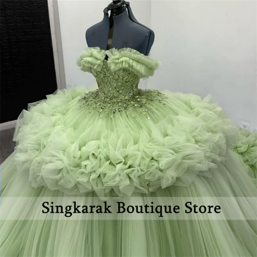 Saliegroen Adembenemend Ruches Quinceanera Jurk voor Meisje Tule Strass Hof Trein Gewaad Quinceanera Rouge Aangepast