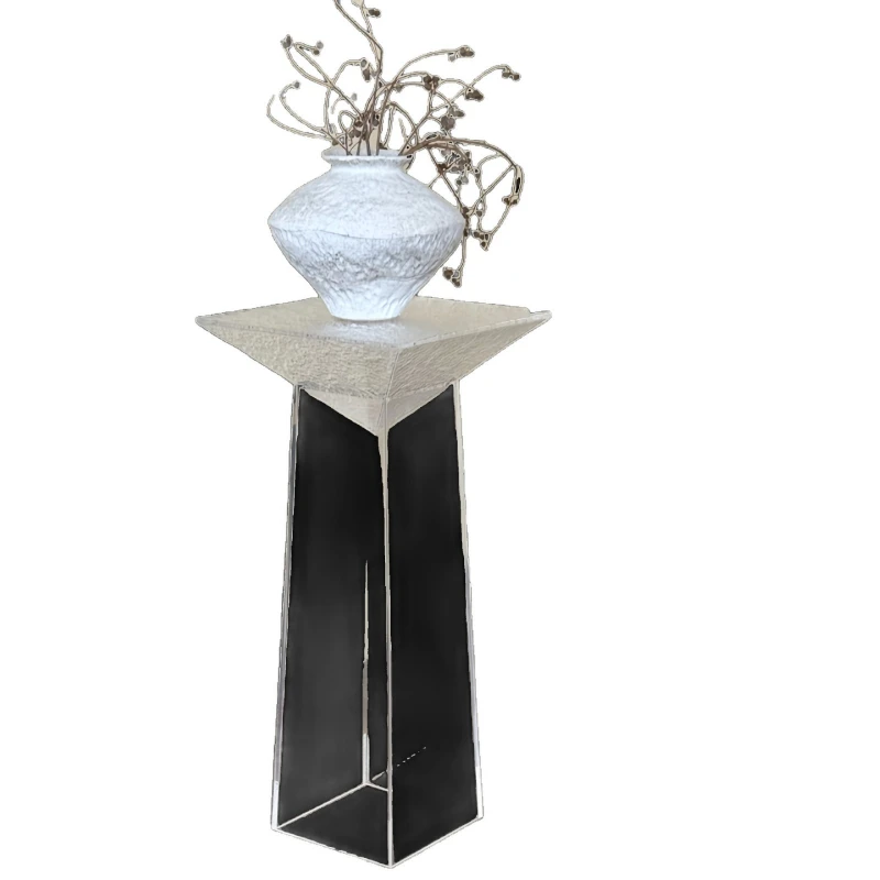 

Несколько подвесных полок рядом с диваном в гостиной, подвесная подставка для цветов, декор для дивана