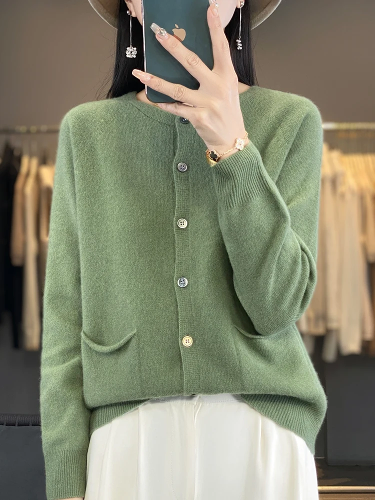 เสื้อคลุมคาร์ดิแกนไหมพรมถักแบบหลวม แขนยาว ทรงโอเวอร์ไซส์ สำหรับผู้หญิง ดีไซน์ช่วยให้ดูผอมเพรียว สไตล์ลำลอง เหมาะสำหรับใส่ไปทำงาน ผ้าเนื้อนุ่ม