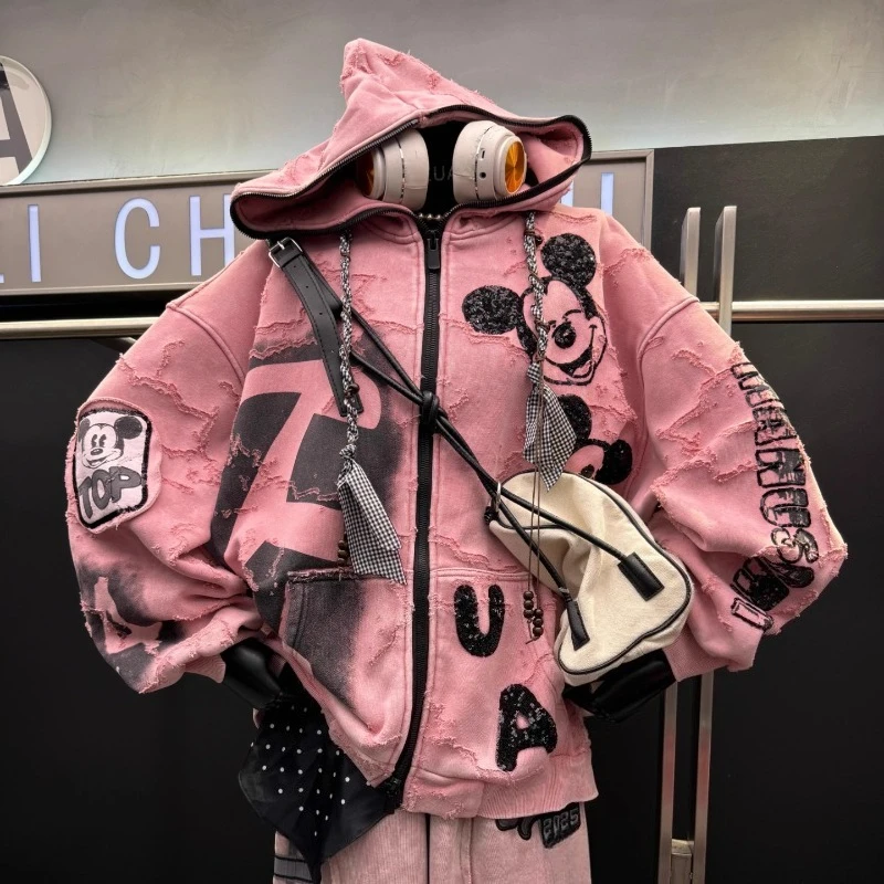 เสื้อแจ็คเก็ตมีฮู้ดลายการ์ตูนประดับลูกปัดสไตล์อินดัสเทรียลหนัก รุ่นใหม่ประจำฤดูหนาวปี 2025 สำหรับผู้หญิง ทรงหลวม แฟชั่น ผ้าฟลีซ แขนยาว ซิป