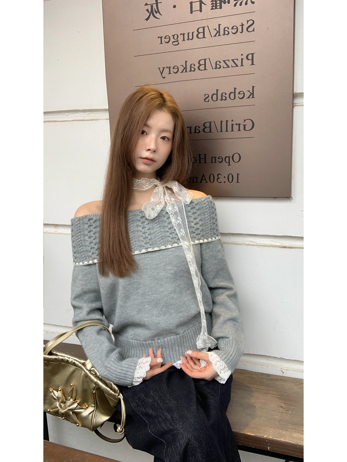 سترة محبوكة رمادية بكتف مكشوف للنساء، تصميم أنيق وفاخر، قميص فضفاض يكشف الكتفين لفصلي الخريف والشتاء #5