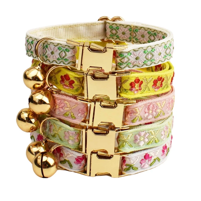 Cat Collar Gold Thread Leaf Pattern Jacquard Cat Collar With Bell Exquisite Buckle Soft Kitten Collar For Cats