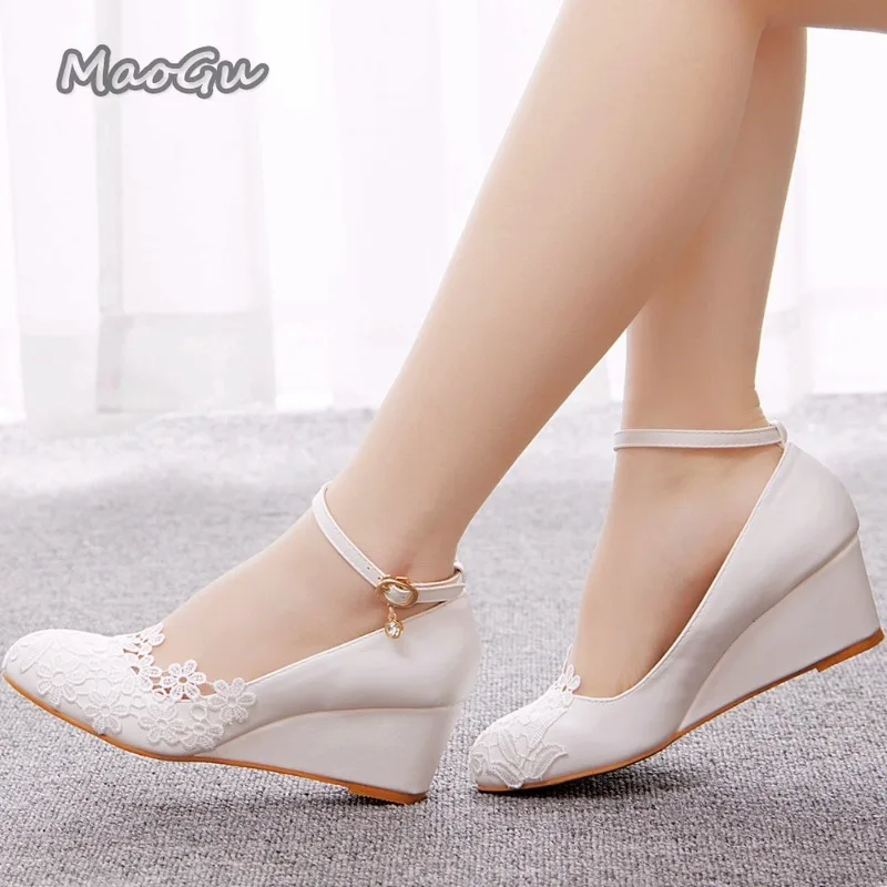 

Women's 5.5CM Wedges Heel Pumps Ankle Buckle Strap Round Toe Bridal Shoes White Lace Comfortable Wedding Party Dress Shoes