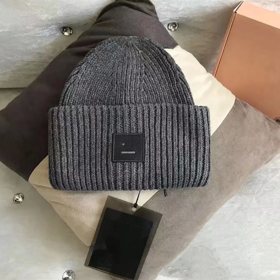 قبعة صغيرة محبوكة دافئة ومريحة مع ملصقات مربعة - قبعة من الصوف على الطراز الاسكندنافي للطقس البارد2025