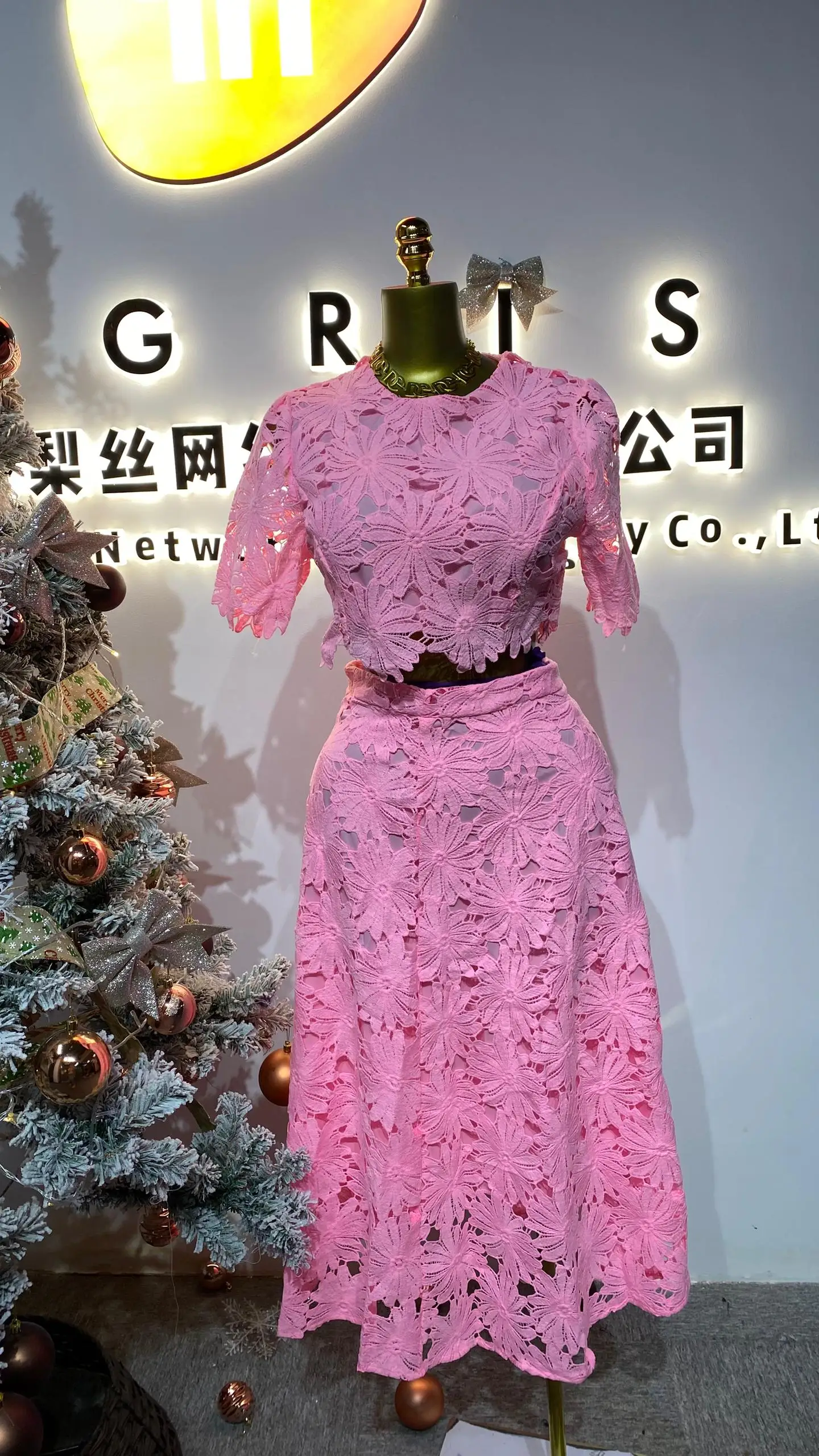 

2025 Women Clothing Boutique Street Wear Short Sleeve Hollow Embroidery T-Shirt and Long Maxi Skirt 2 Piece Set-GZKK0009