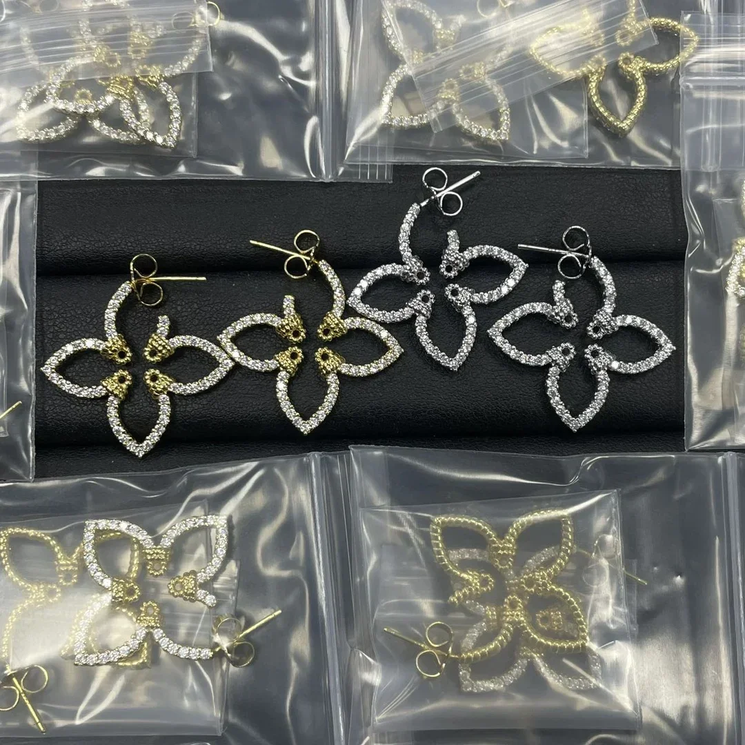

2025 new four petal diamond studded earrings fashionable and versatile gift giving classic style ear suspension