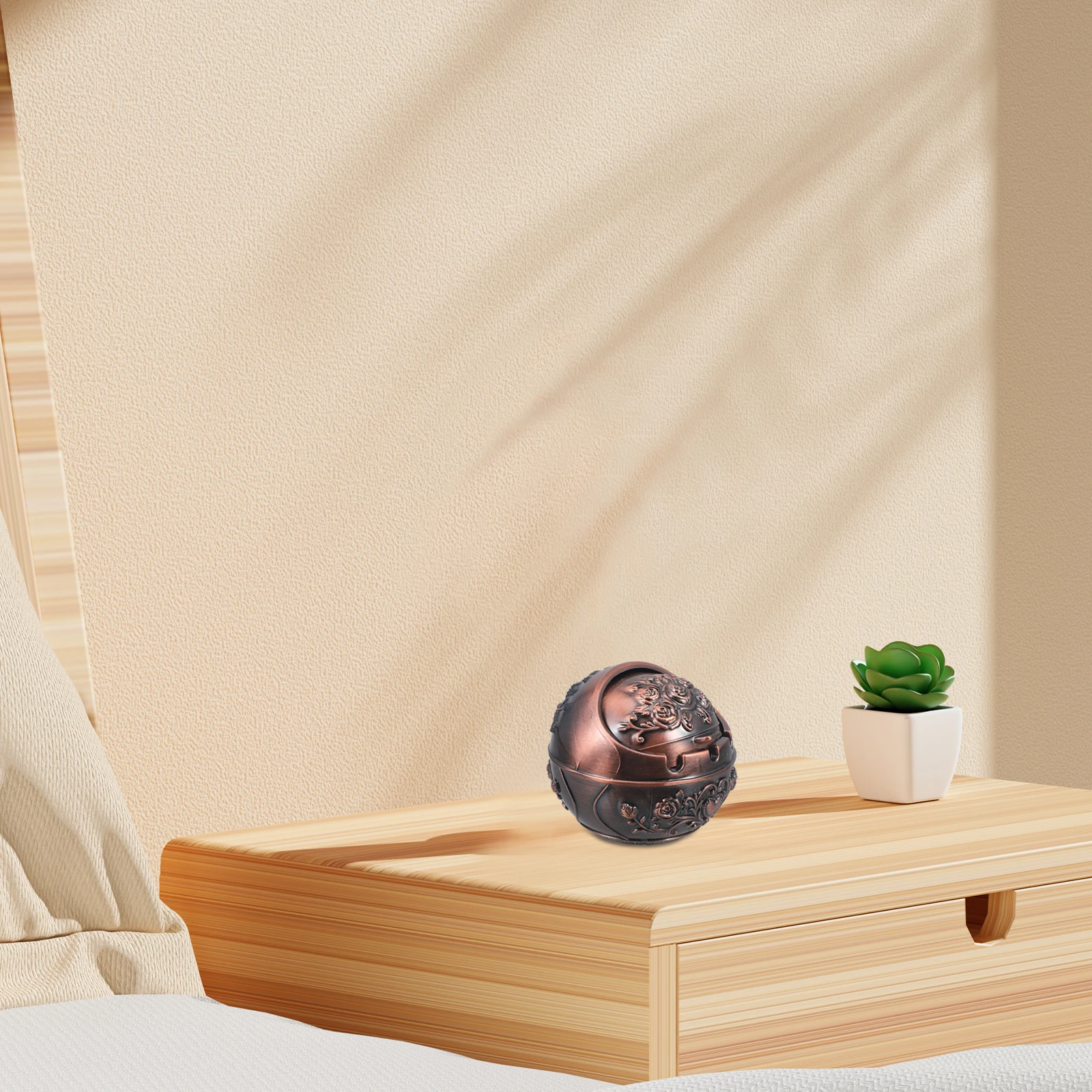 

Retro Zinc Alloy Ashtray Globe with Lid Desktop Butt Container Office Gadget Windproof Cover Large Capacity