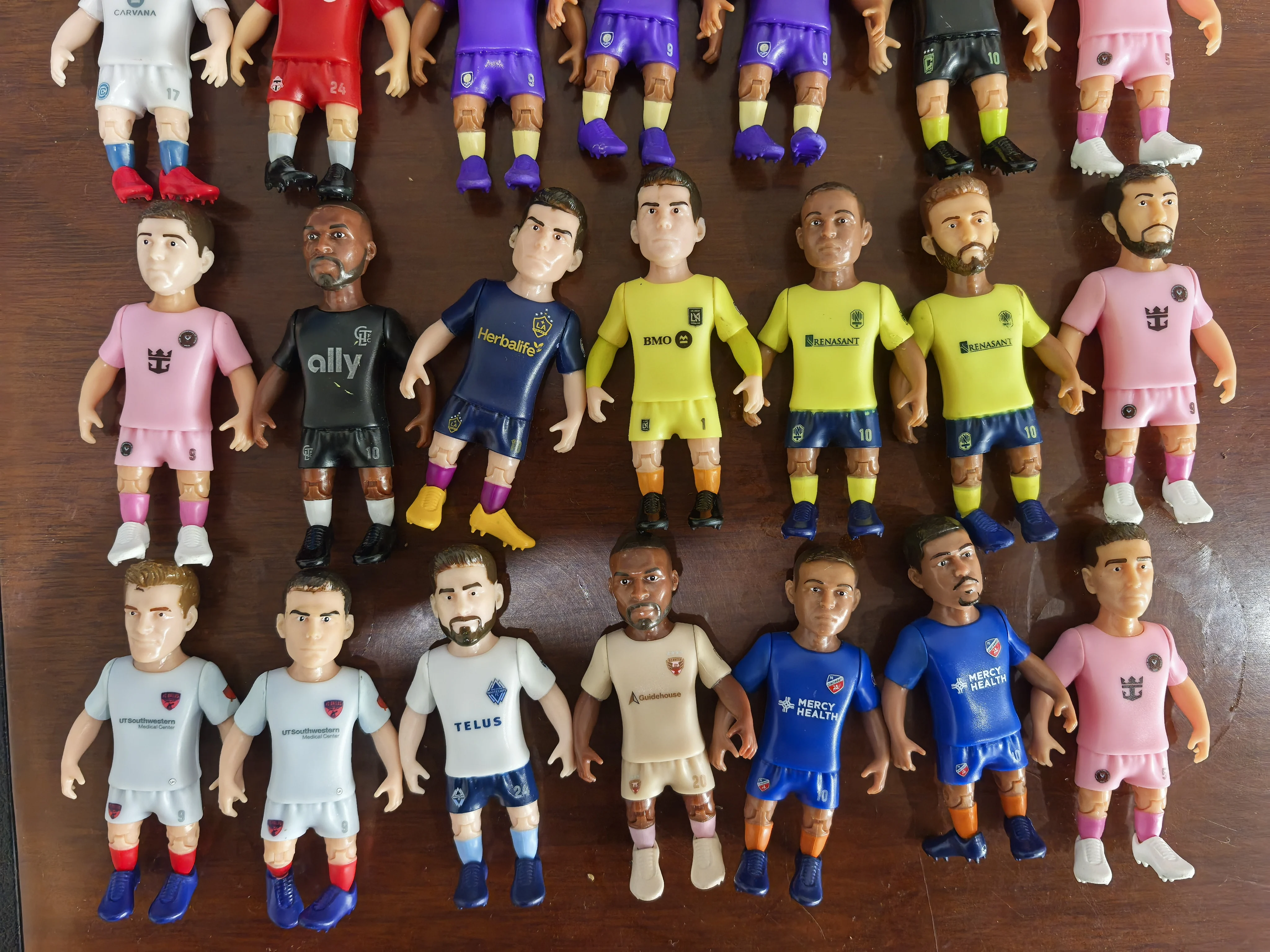1 個ランダム人形おもちゃサッカー選手スター 7 センチメートル高さ