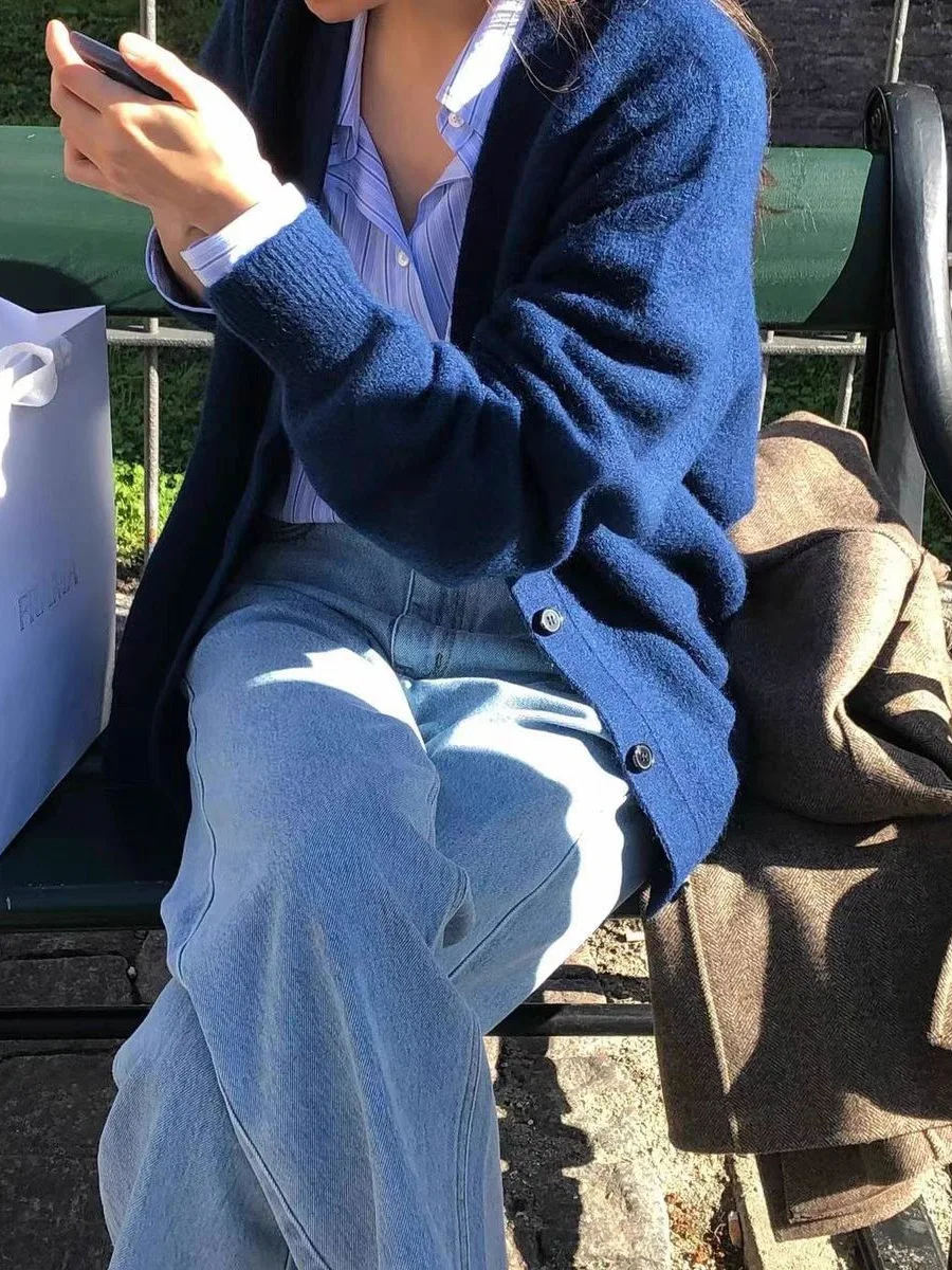 

Весна 2024, женский свободный вязаный кардиган с v-образным вырезом, однотонный утягивающий кардиган, простой элегантный длинный свек, кардиган обычной длины