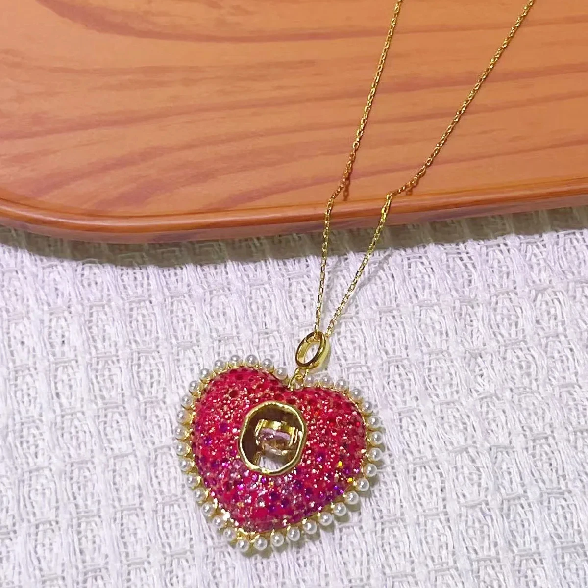 2026 New High-Quality Sparkling Crystal Seashell Seahorse Heart Cross Feather Elegant Necklace Collarbone Chain Valentine's Day