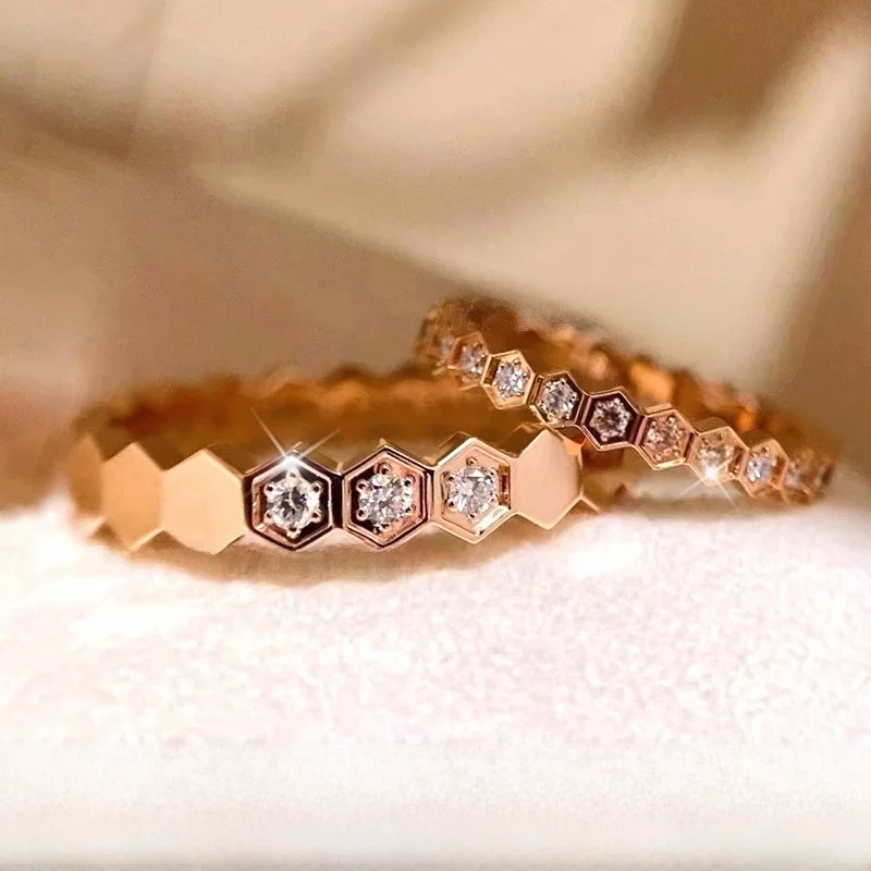anello-a-nido-d'ape-placcato-in-oro-rosa-18k-per-donna-design-geometrico-di-lusso-impilabile-con-motivo-stellato-accessorio-di-gioielleria-alla-moda