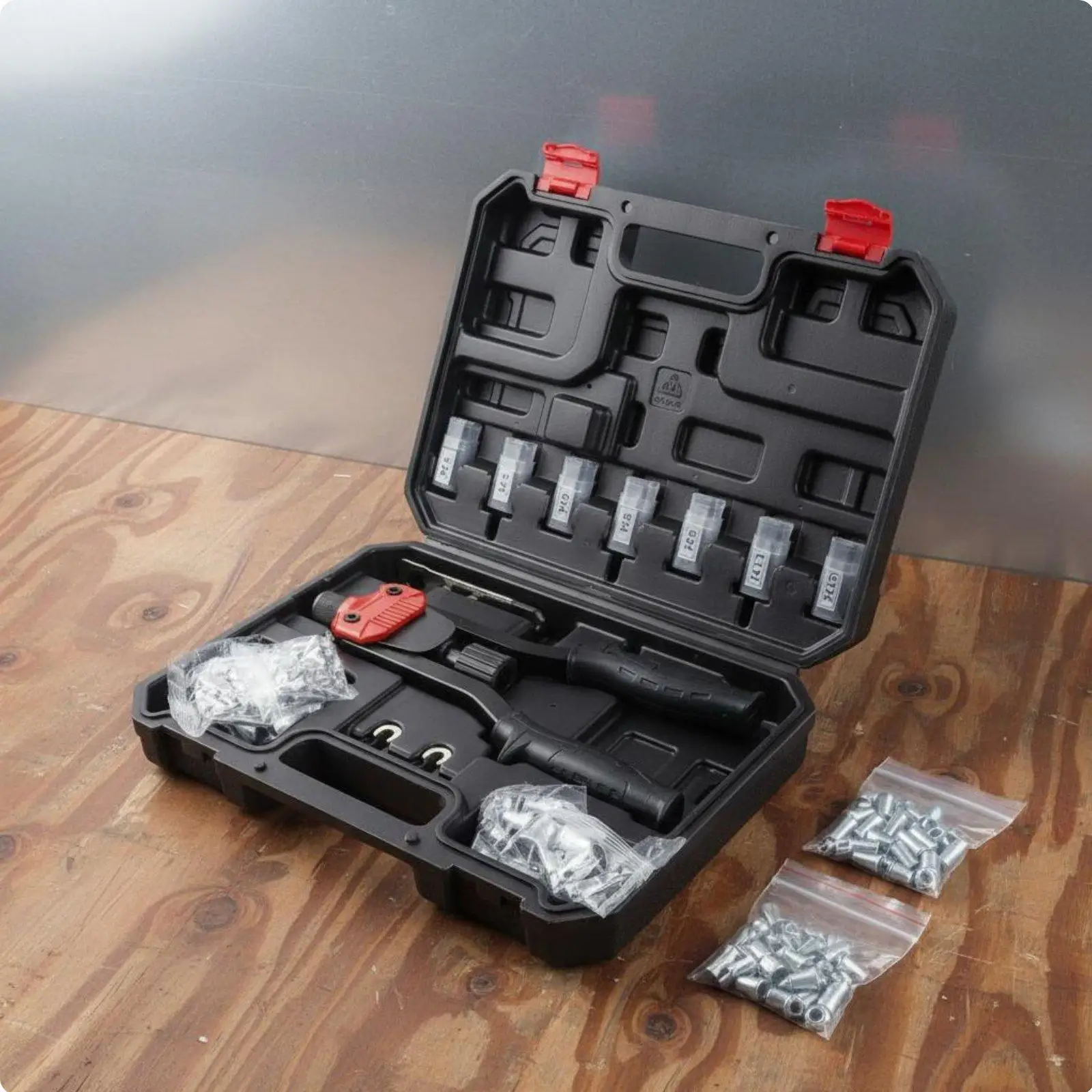 Heavy Duty Industrial Riveter Kit with Interchangeable Mandrels for Automotive and Sheet Metal Repair Tools