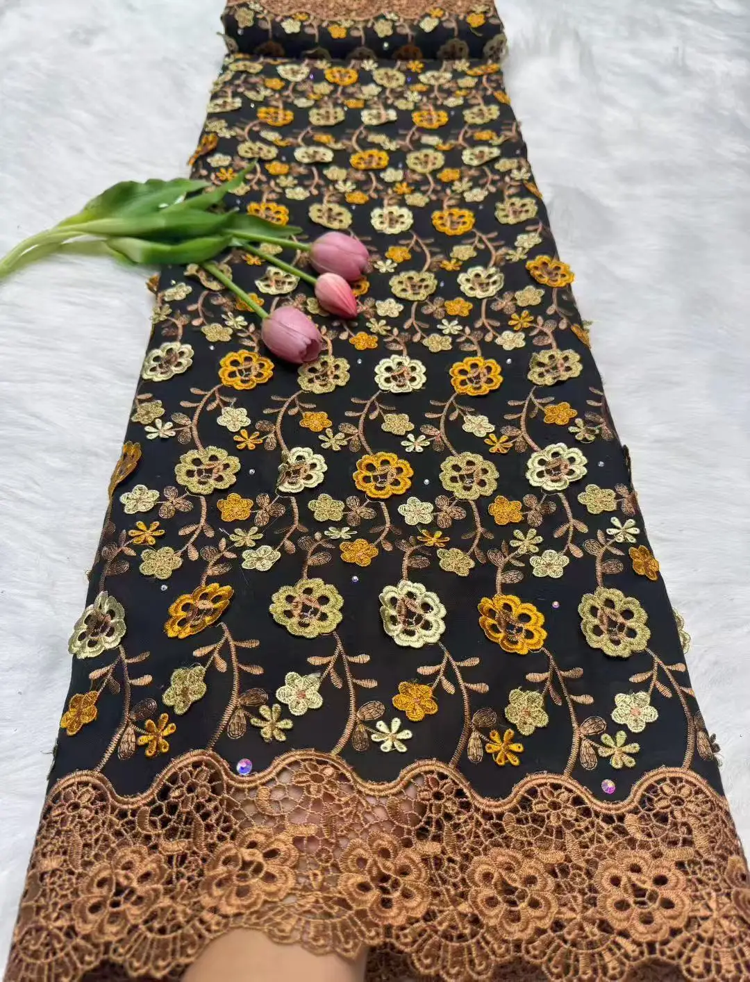 

Elegant African Embroidery 3D Flower Water Soluble Lace Fabric New Swiss Voile Lace With Applique For Wedding Party Season Sew