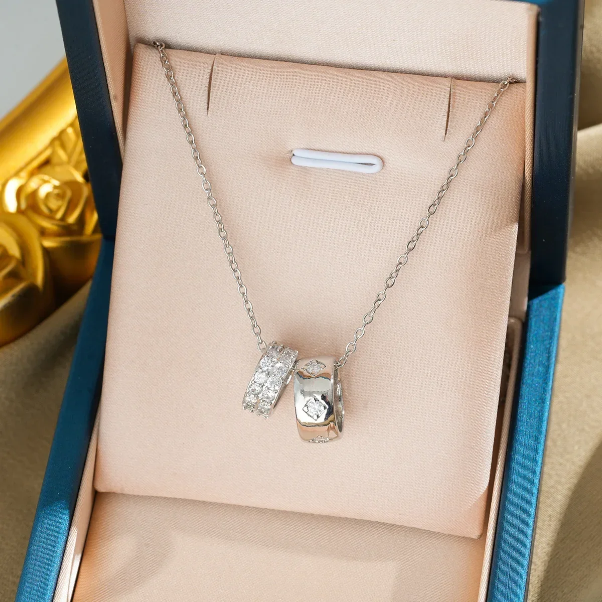 

2025 new This double-ring, diamond-encrusted, large-waist necklace for women is fresh, cute and versatile