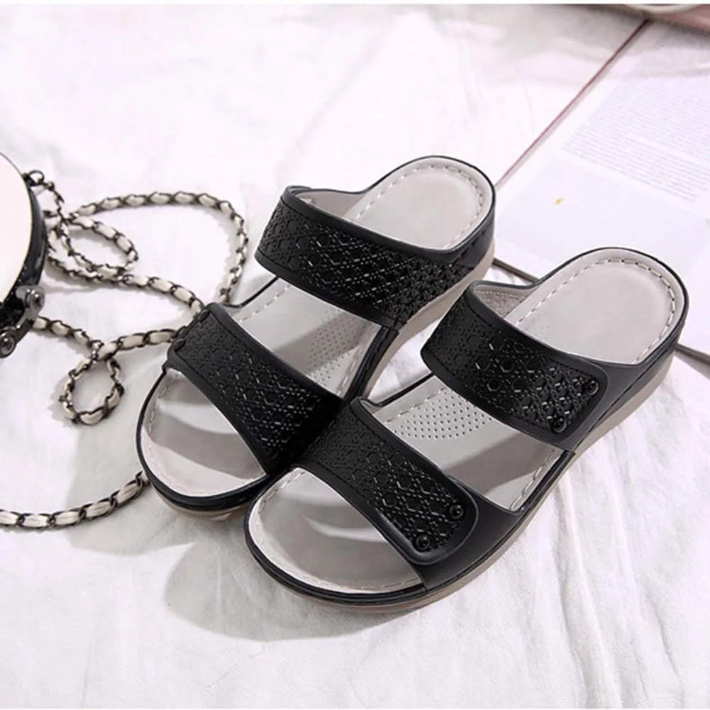 

Thick Bottom Wedges Sandals With Rivets Comfortable Breathable Shoes For Pool Beach