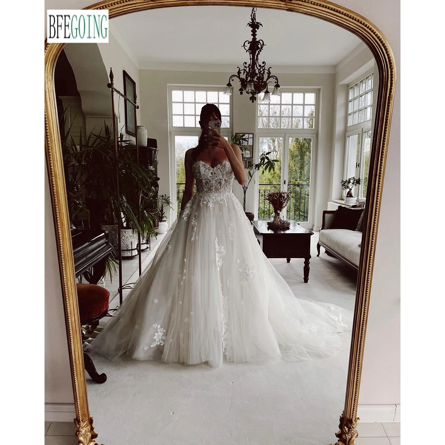 A-Line Wedding Dresses Chapel Train Custom Size Lace Appliques Floor-Length Sweetheart Tulle Layered Skirt  Bridal Gowns