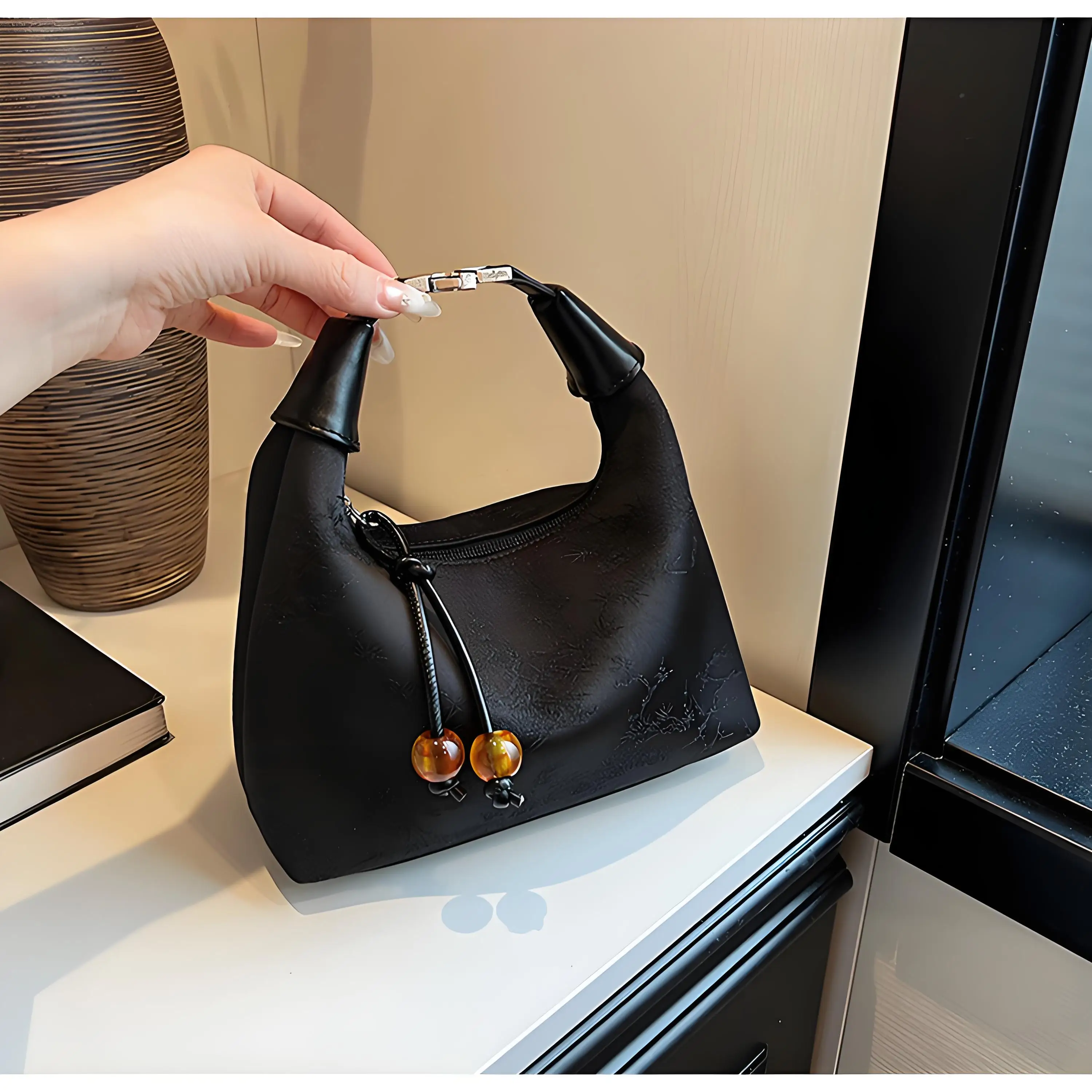 

Chinese Style Embroidery Ladies Handbags Sweet Bucket Shoulder Bag Luxury Designer Pearl Pendant Crossbody Bag Women's Bag 1pcs