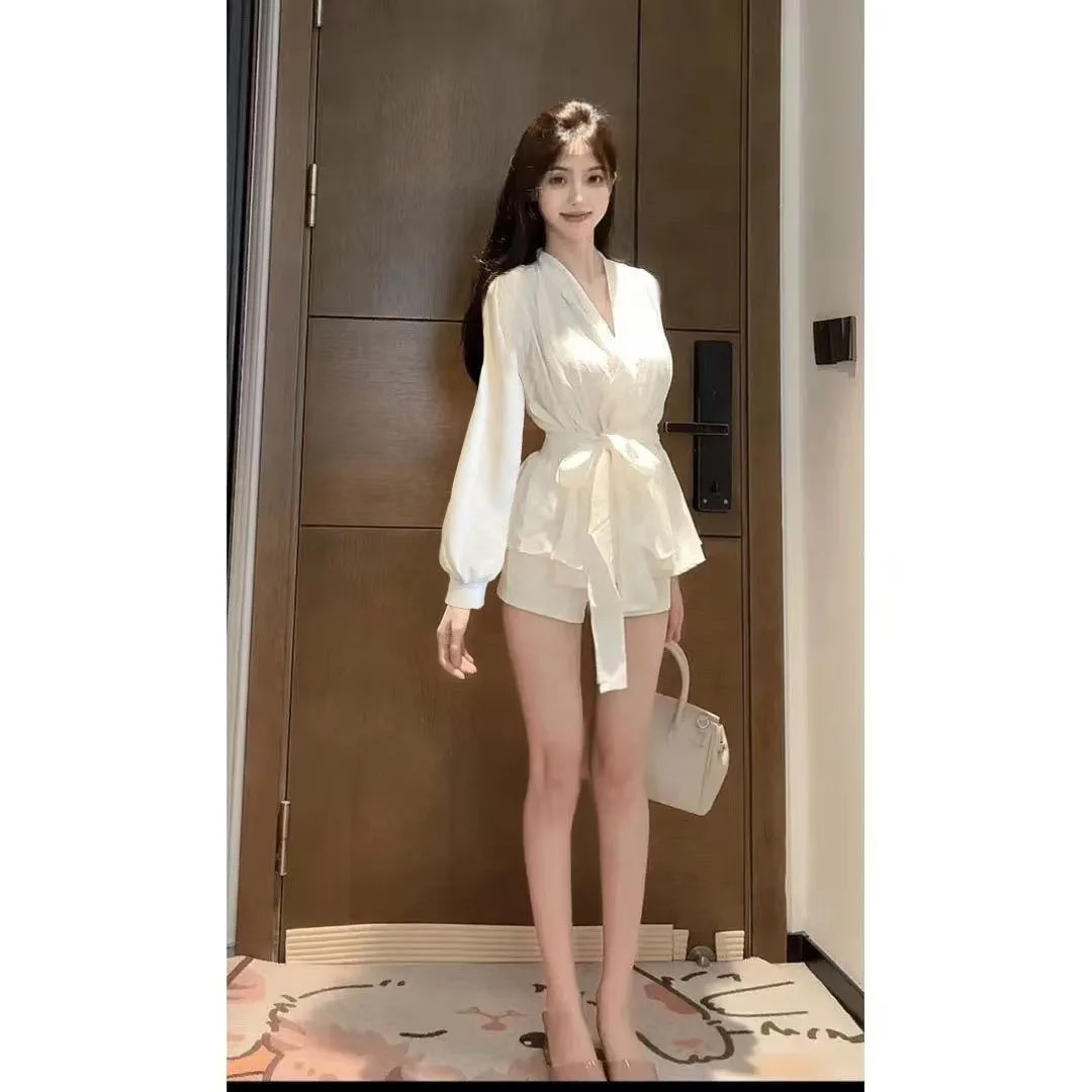 

Elegant Lady High Waist V-Neck Belted Shirt Short Pants Set Women's Premium Feel Spring 2026 New Style Commute Loose Fit Casual