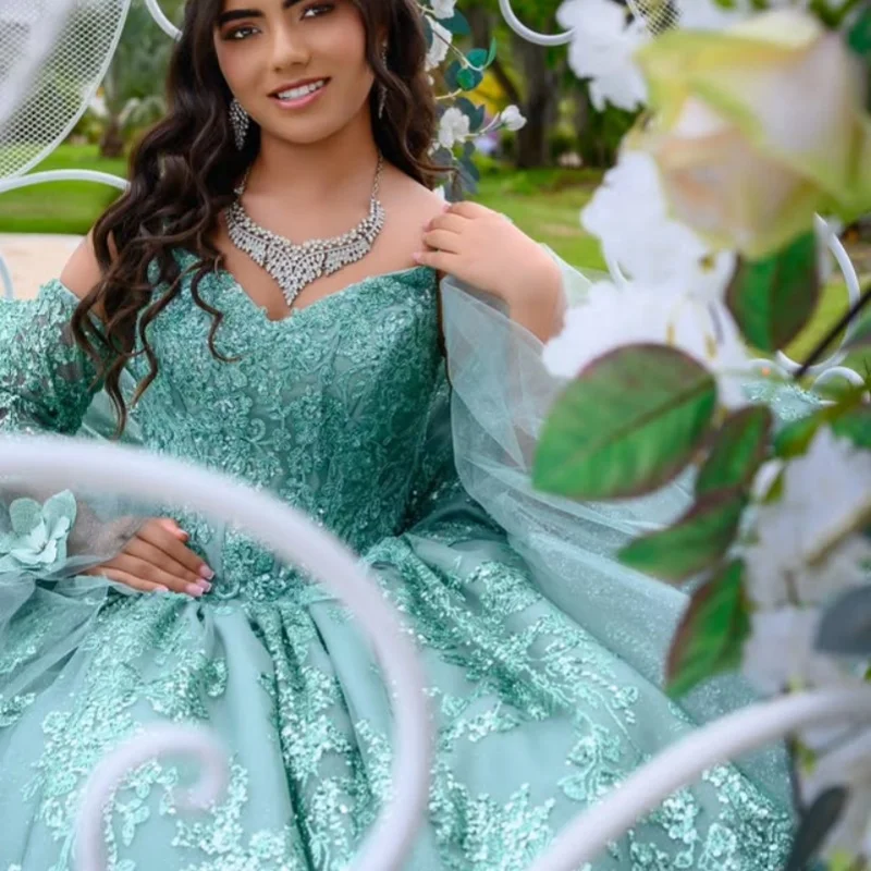 

Блестящие зеленые платья Quinceanera по индивидуальному заказу с открытыми плечами и аппликацией из тюля с 3D цветком и длинным хвостом Vestido 15, Quinceanera