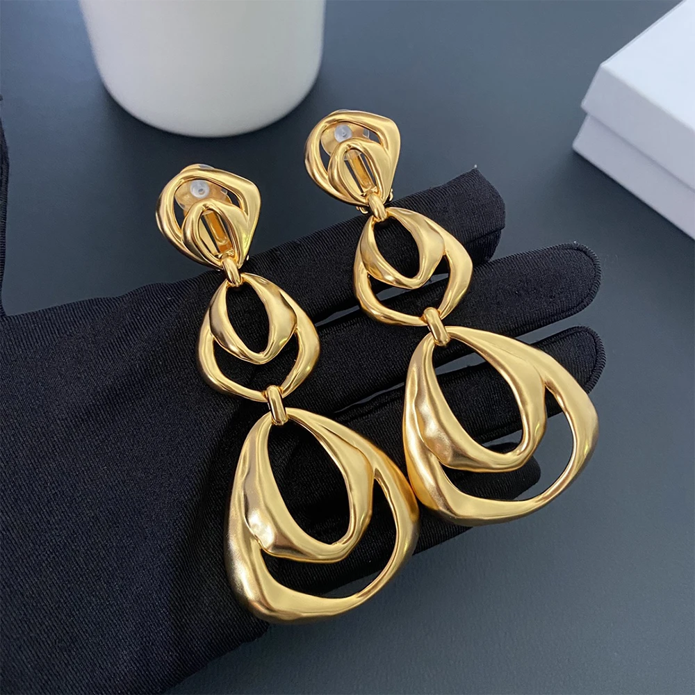 

To Reines 2024 Europe Fashion Designer Gold Geometric Hollow Out Long Ear Clip Earrings Women Hight Quality Luxury Jewelry