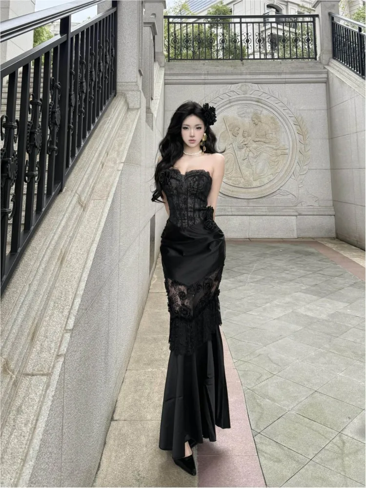 Heavy-duty strapless black cinched lace fishtail elegant dress