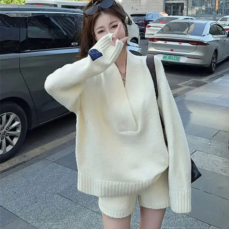 

Two-Piece Set Versatile V-Neck Knitted Sweater Straight Shorts Women New Winter Style Loose Fashionable Lazy Design Suit