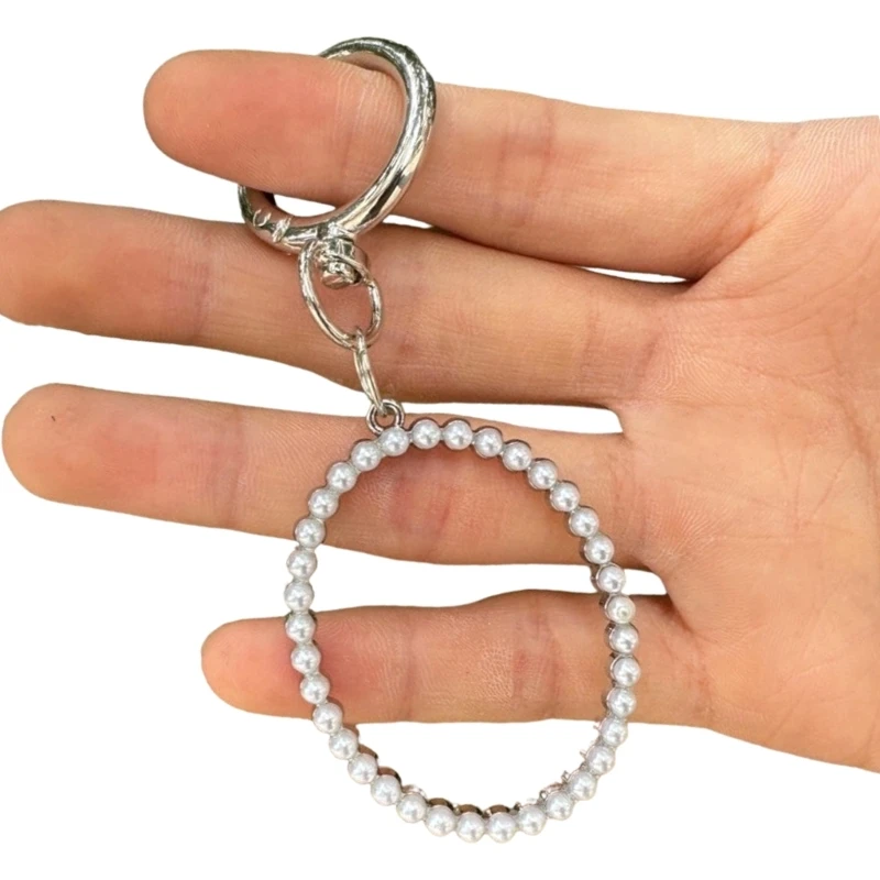 Fast Reach Stylish Faux Pearls Key Holder Sophisticated Round Frame Keychain Handmade Bag Pendant for Fashionable Women and