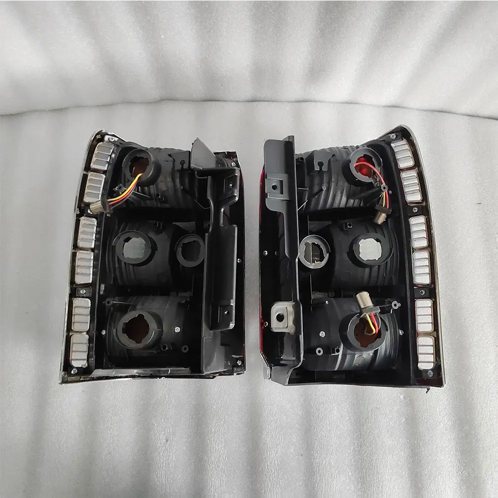 A Pair Car LED Taillight For Mitsubishi PAJERO V31 V32 V43 V45 V46 1991 1992 1993 1994 1995 1996 1997 Brake Light Turn Signal