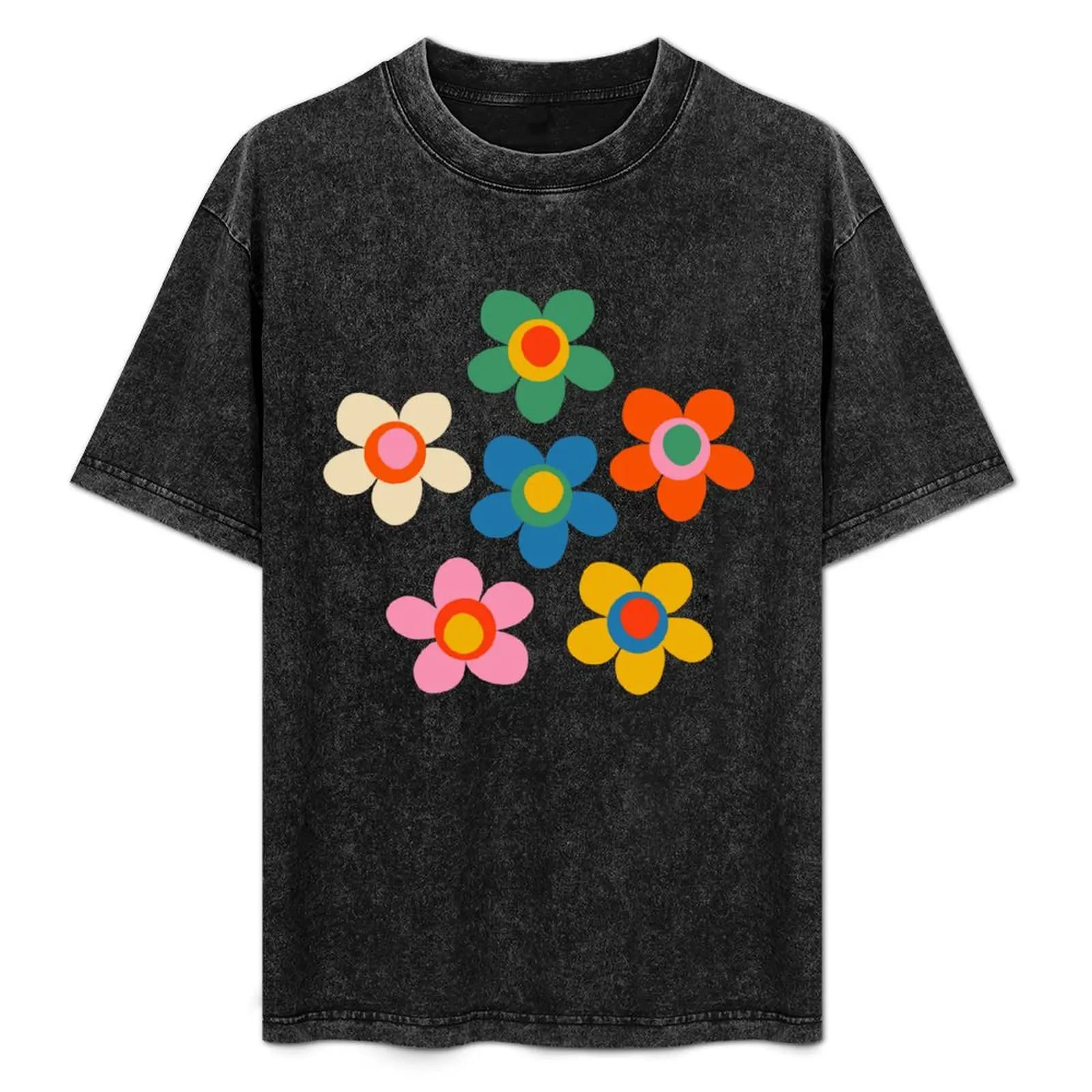 Camiseta con estampado floral colorido de Cheerful Maisie Flowers sobre camiseta rosa de talla grande que combina con todo