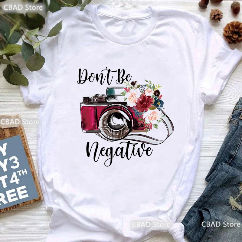 Vintage Camera With Wildflowers Print Tshirt Women Clothes 2024 Stay Focused Butterfly T Shirt Femme Harajuku Shirt Summer Tee