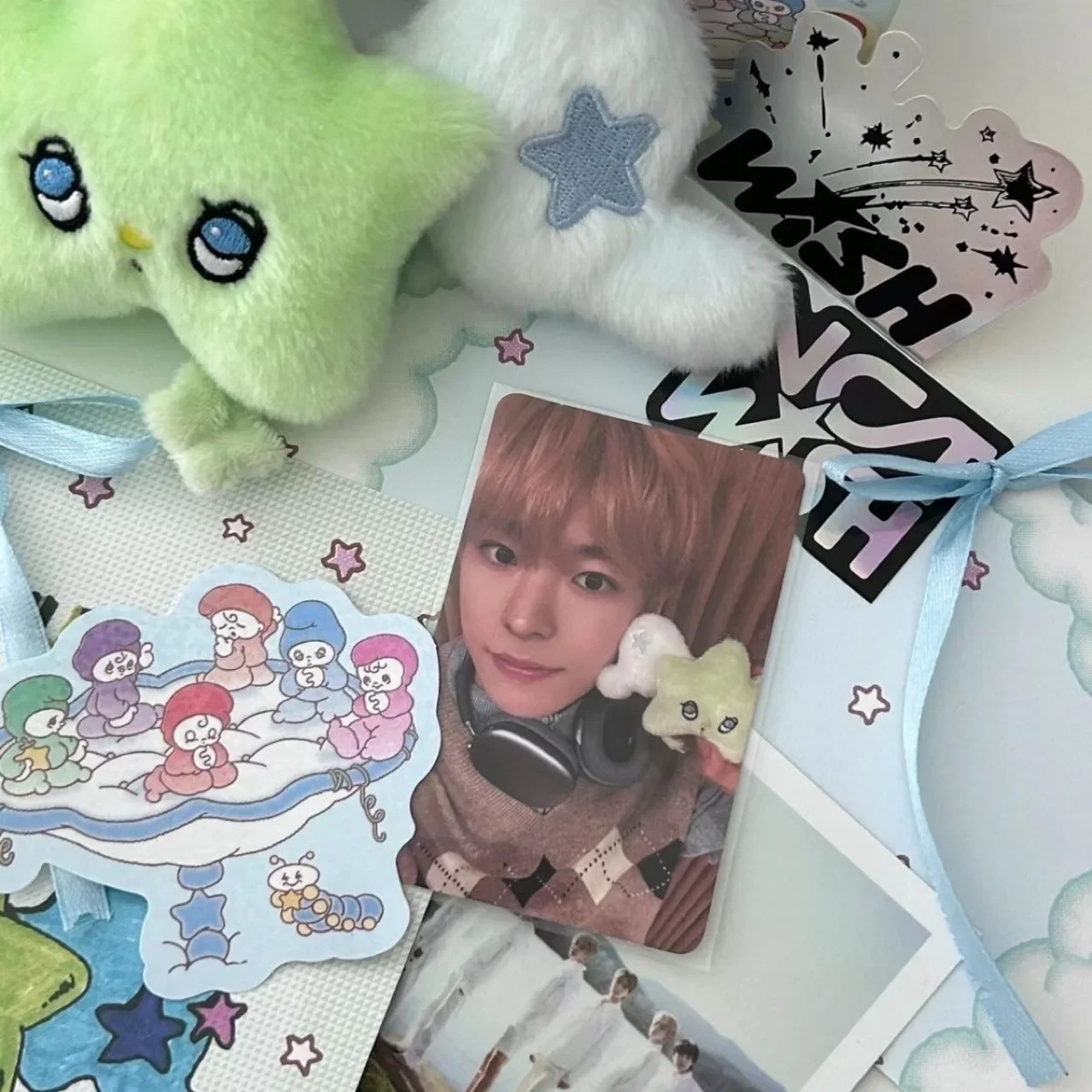 1 قطعة Kpop Idol SION RIKU YUSHI JAEHEE RYO SAKUYA Single [Wish] Wichu Keyring نفس النجمة الخضراء مع أجنحة حقيبة هدايا ساحرة