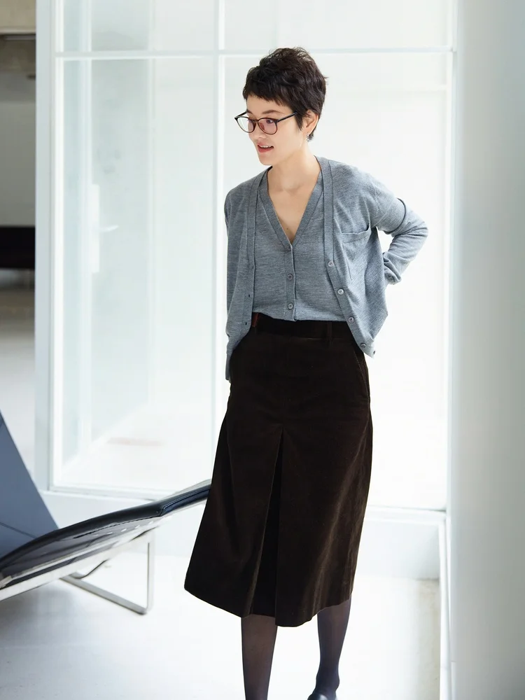 

MsDidion Briti Sle V-ne Knitted Wool Camere Sweater Vest Set Soft Sensation Casual Loose Fit ort Sve Women's Wear