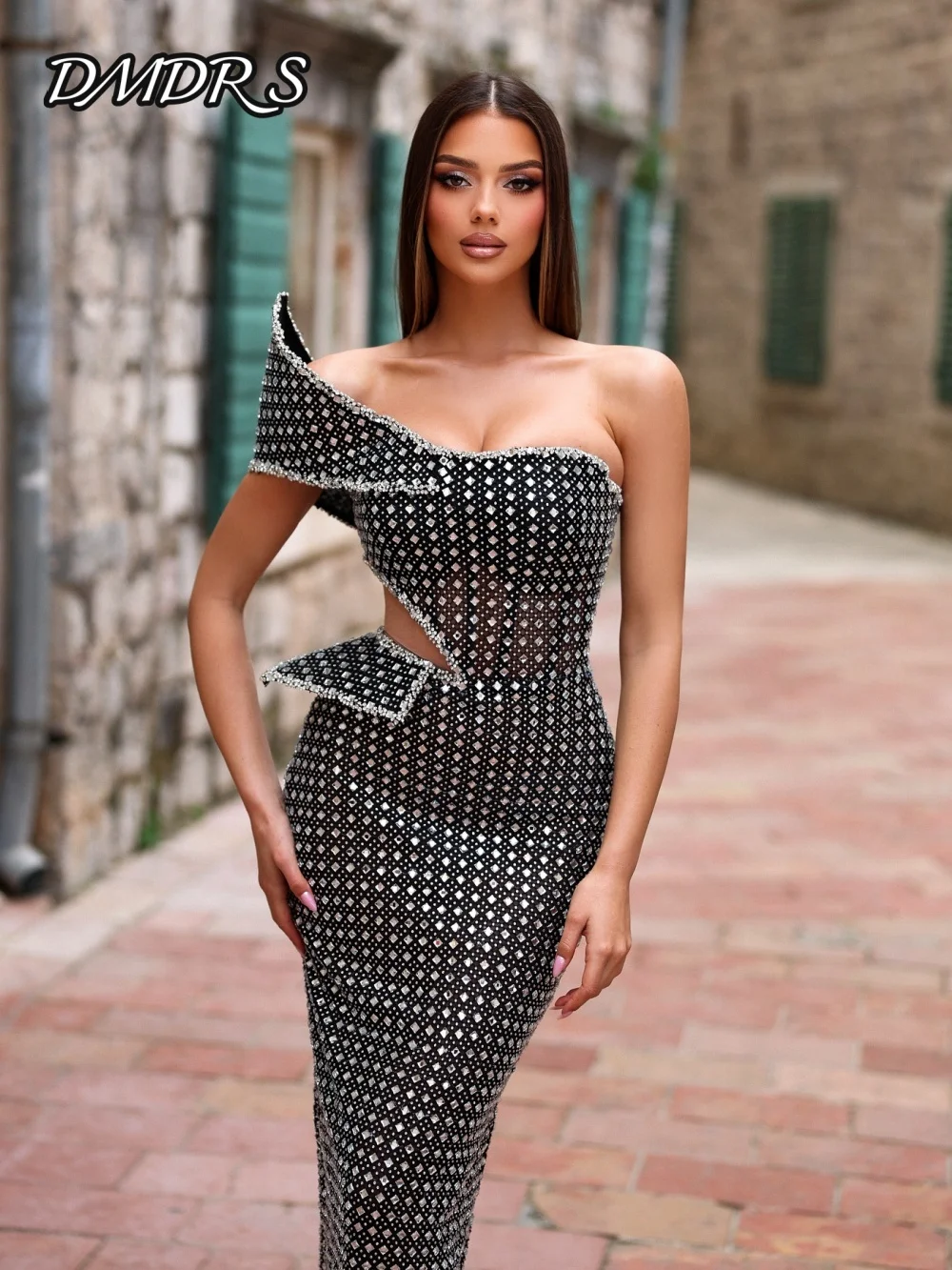 Luxuriöses Abendkleid mit One-Shoulder-Ärmeln, formelles Kristall-Partykleid, elegantes, bodenlanges Partykleid mit Perlen