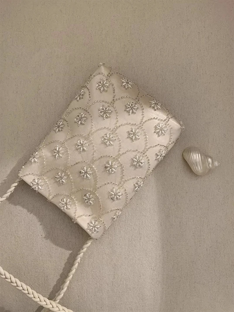 White Crossbody Bag For Women 2026 New Beaded Embroidery Design Lady Evening Party Bags Sweet Casual Mini Coin Purses