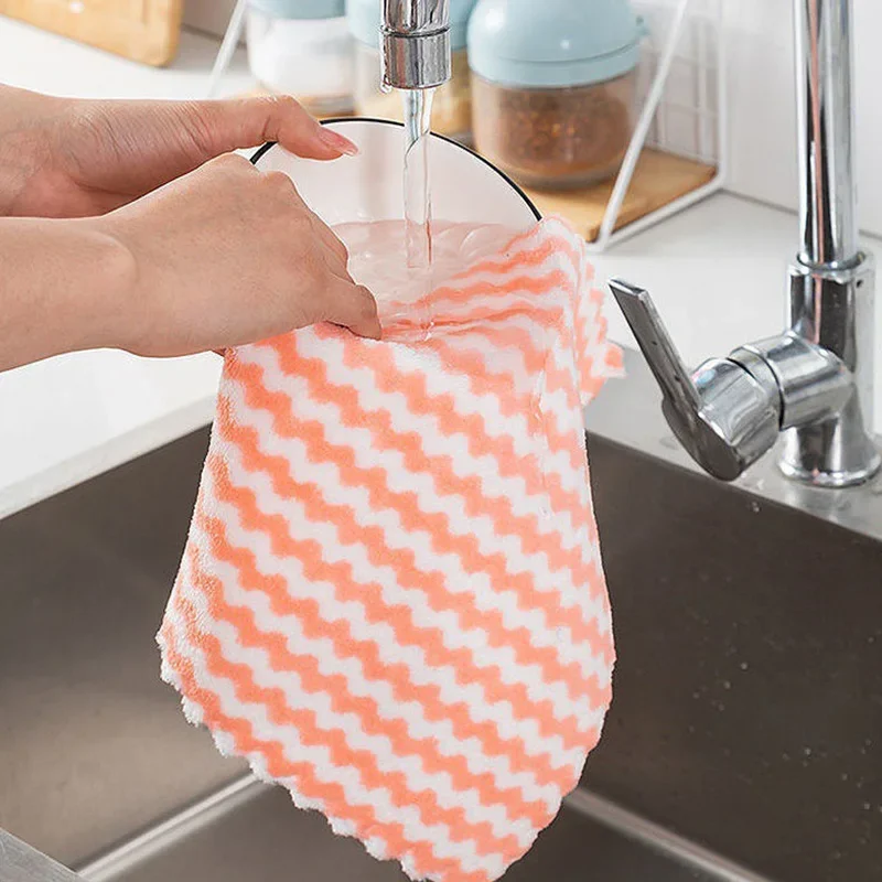 TILONDEX Wavy Striped Coral Fleece Towel, Thick and Soft, Skin-Friendly, Does Not Shed Lint, Super Absorbent
