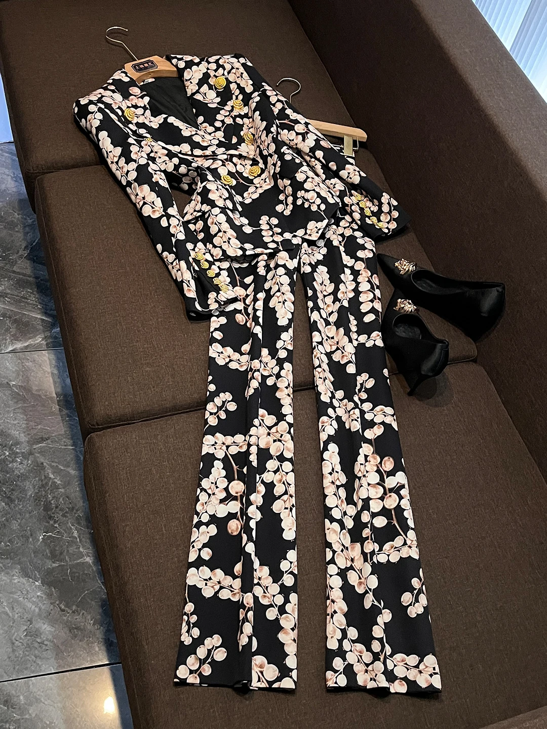 

Floral Print Heavy Metal Snail Button Red Gallon Print Suit Jaet And Pants Set Two Piece Set A063 for Women over 35