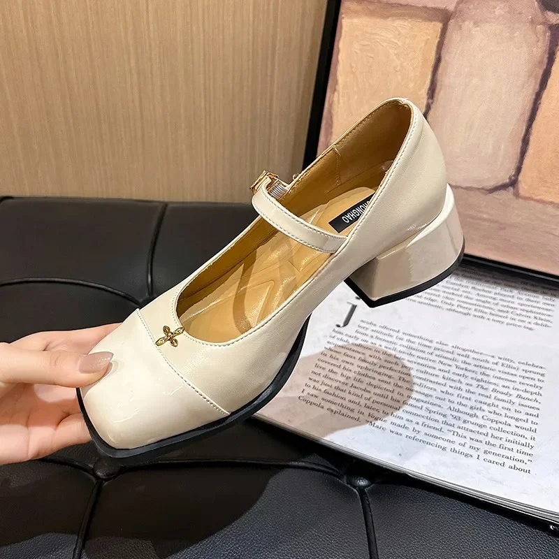 2024 New Fashion Buckle Women's High Heels Spring and Autumn Elegant and Comfortable Red Walking Shoes Casual Women's Shoes