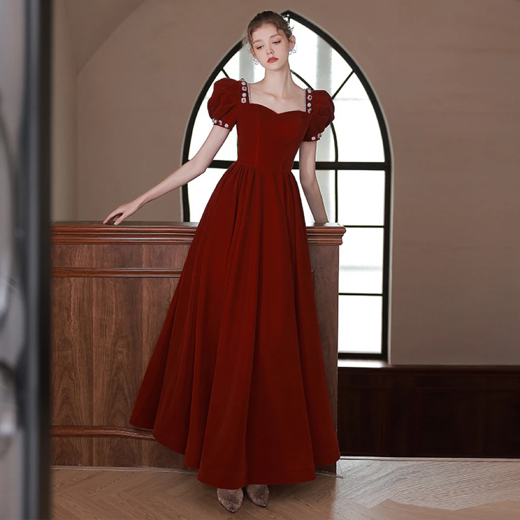 

Burgundy Vintage Bridesmaid Dress Puff Sleeve Sweetheart Velvet Prom Gown Plus Size Pearl Beading Wedding Party Vestido De Festa