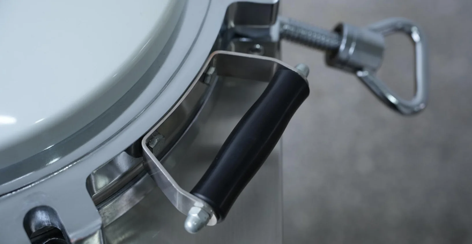 

120L LC Series Vertical Steam Autoclave | SUS304 Stainless Steel Sterilizer with Over-Temperature & Pressure Protection