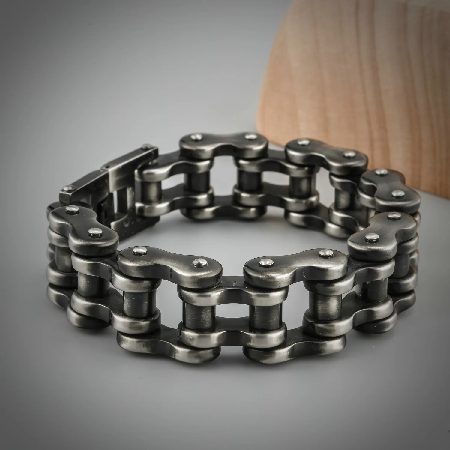 Men's Fashion Bracelet, Rock Personality Retro Locomotive Chain Men's Stainless Steel Bracelet
