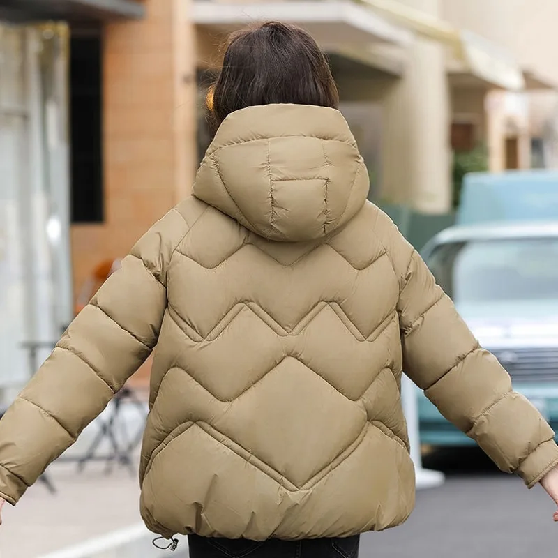 2023 neue Frauen Daunen Baumwoll mantel Winter jacke weibliche kurze Parkas lose dicke Outwear Kapuze Freizeit Freizeit vielseitige Mantel