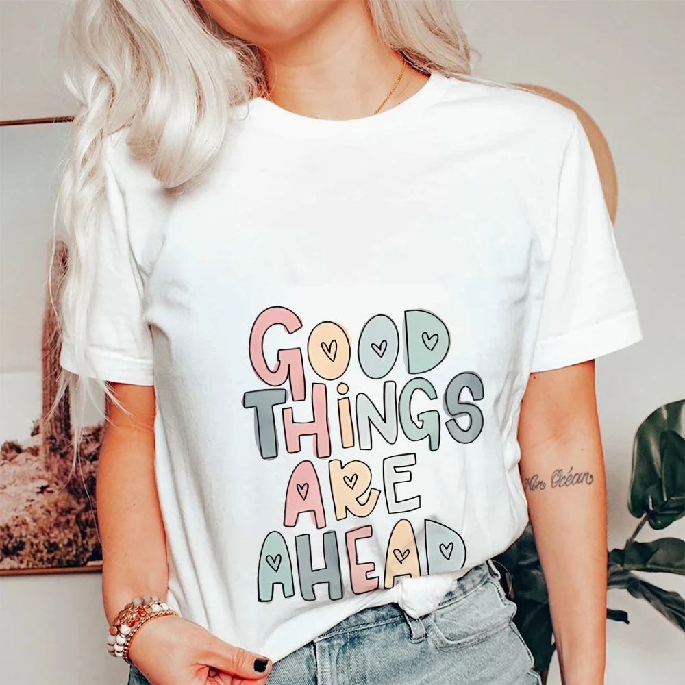 

Футболка с рисунком Y2k, вдохновляющий принт слогана «Goods Things Are Ahead», красочный и утягивающий, мягкая ткань для позитивных повседневных видов
