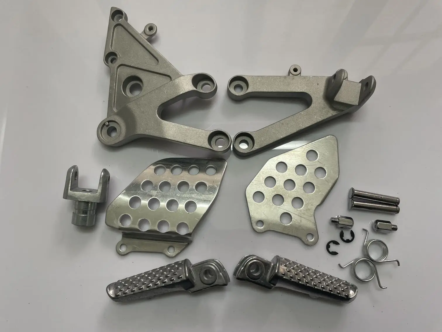 

Front Footrest Foot Pedal Peg For HONDA CBR600 CBR600RR F5 2003-2006 2004 2005 Motorcycle Left Right Mount Bracket