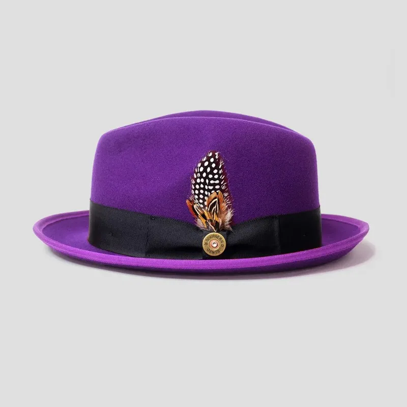 A fashionable autumn and winter solid-color hat with woven felt